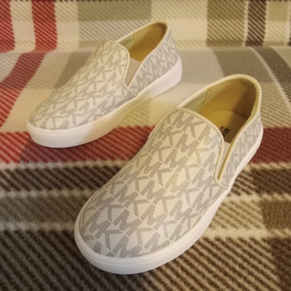 MK Kids Canvas Slip On Shoes - Picture 5 of 8